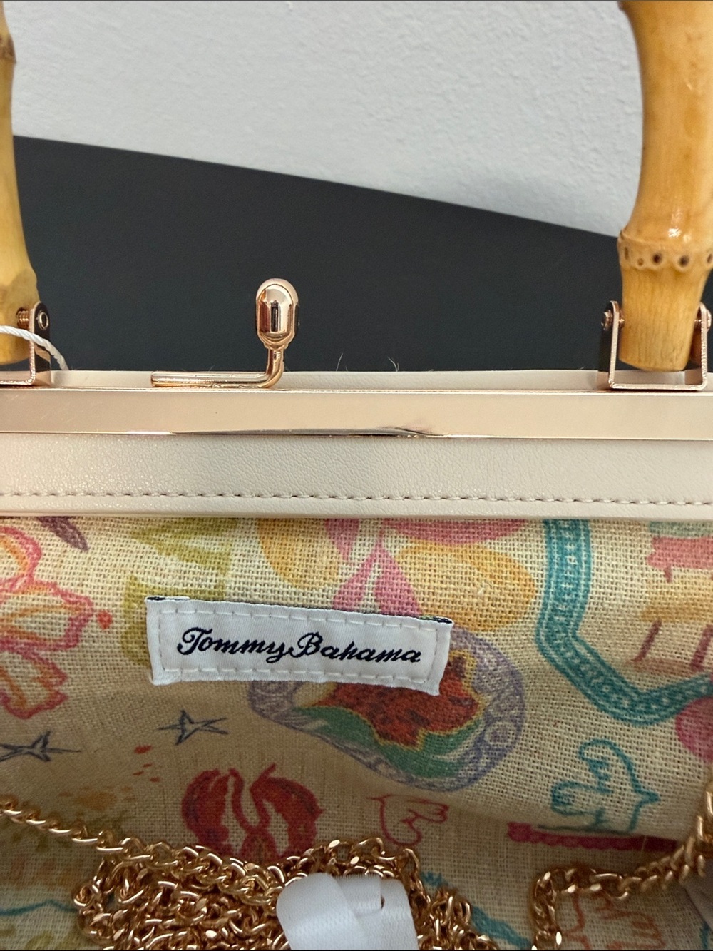 Tommy Bahama | Natural Clutch with Bamboo Handle & Kiss Lock w/Crossbody Chain 🌴 - Picture 8 of 10
